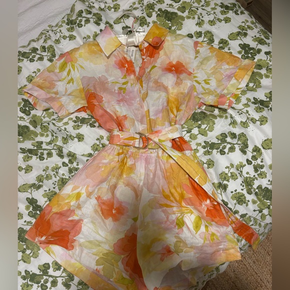 KIVARI printed short sleeve belted romper. Sold out. Size 6 - Picture 4 of 5